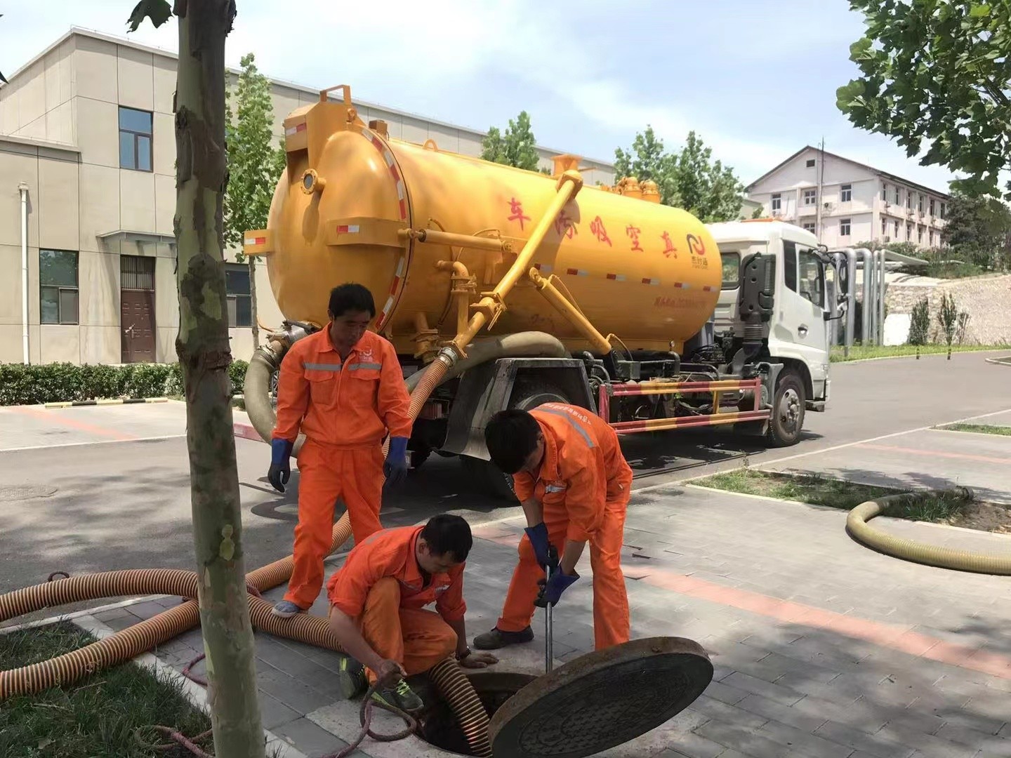 成华化粪池清理与5-8吨吸粪车施工效率分析